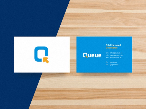 Queue Cards logo logotype arrow blue yellow education business card fr.jpg