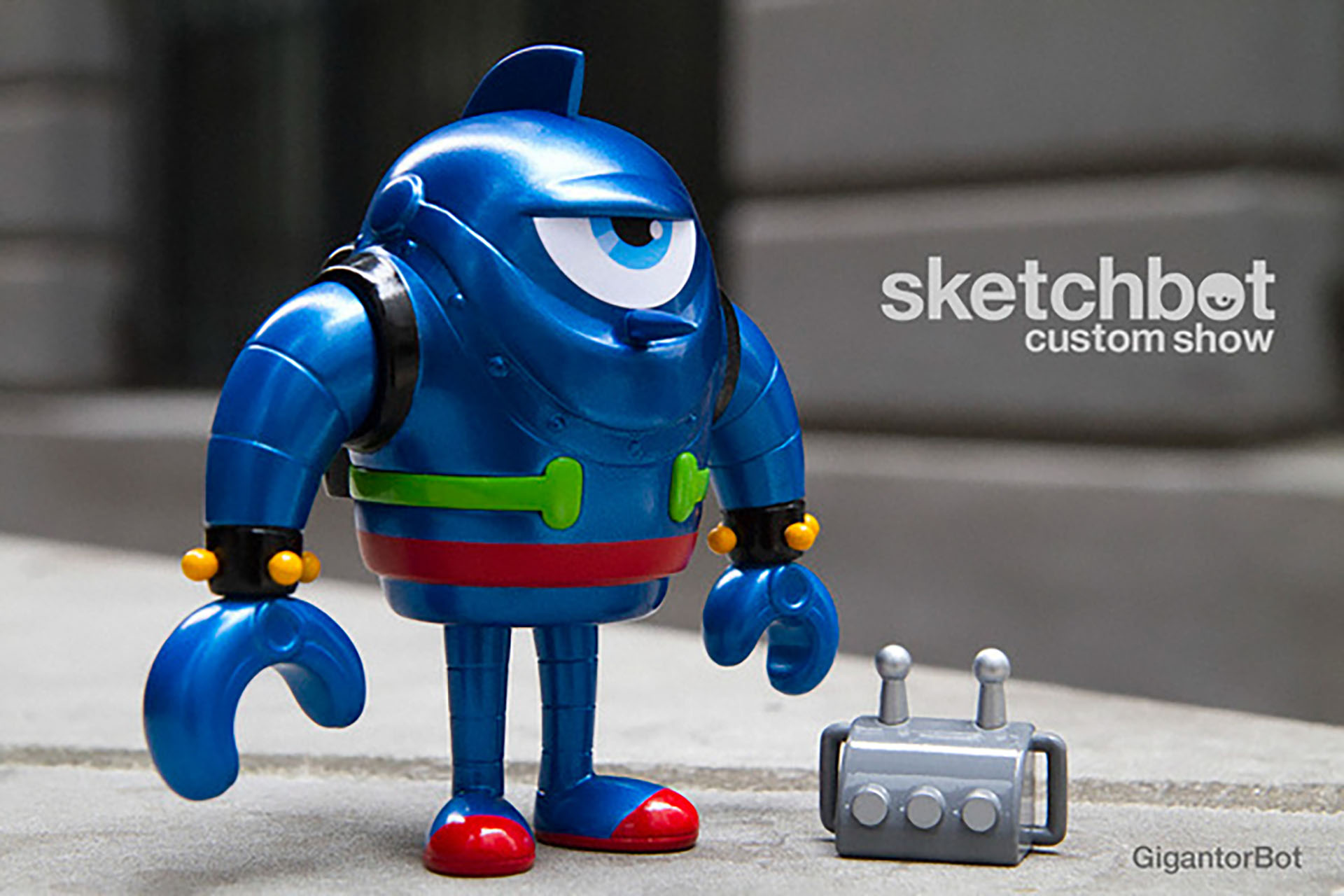Sketchbot gigantor Tetsujin-28 Custom designer vinyl toy My Plastic He (2).jpg