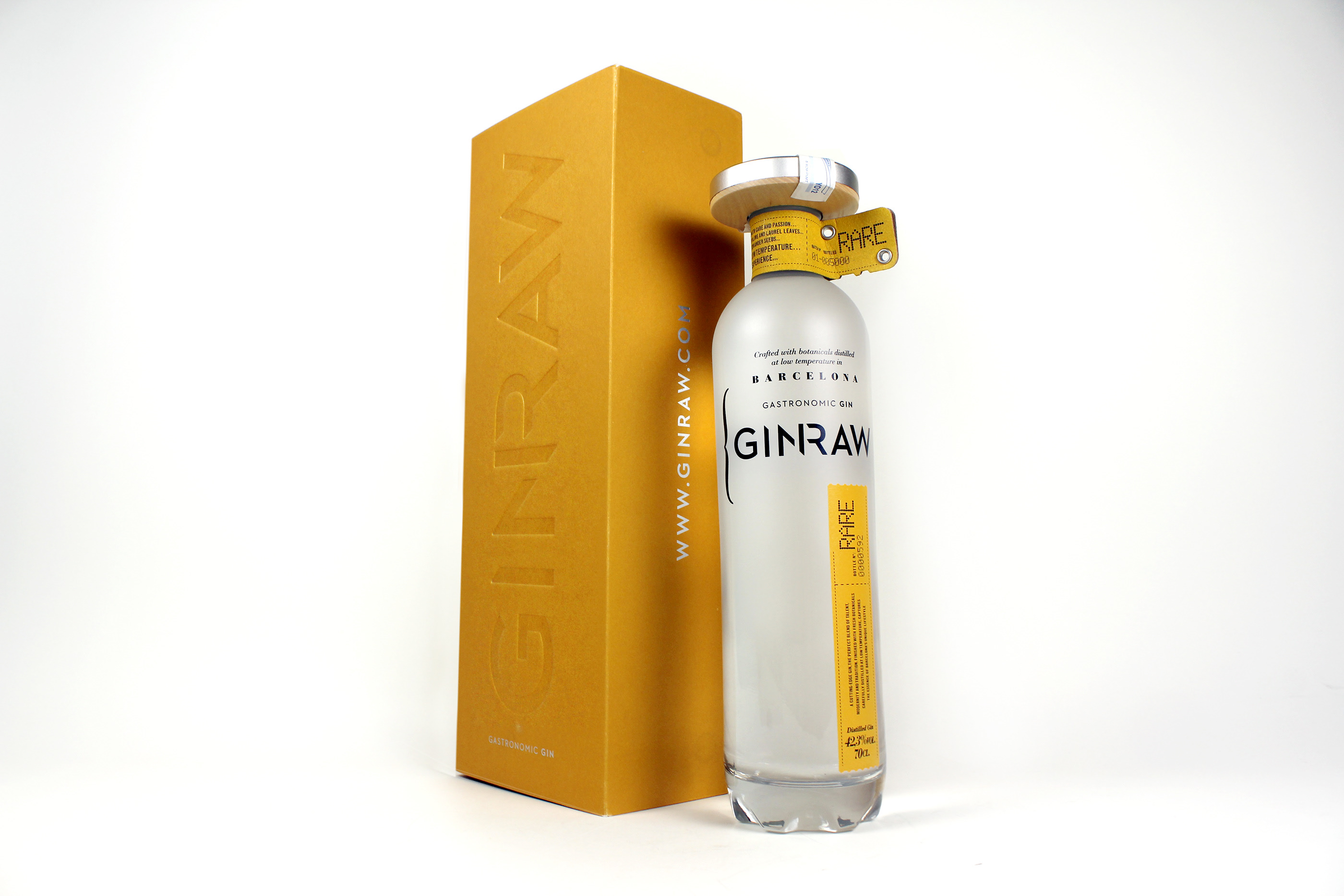 ginraw gin bottle design barcelona luxury Packaging