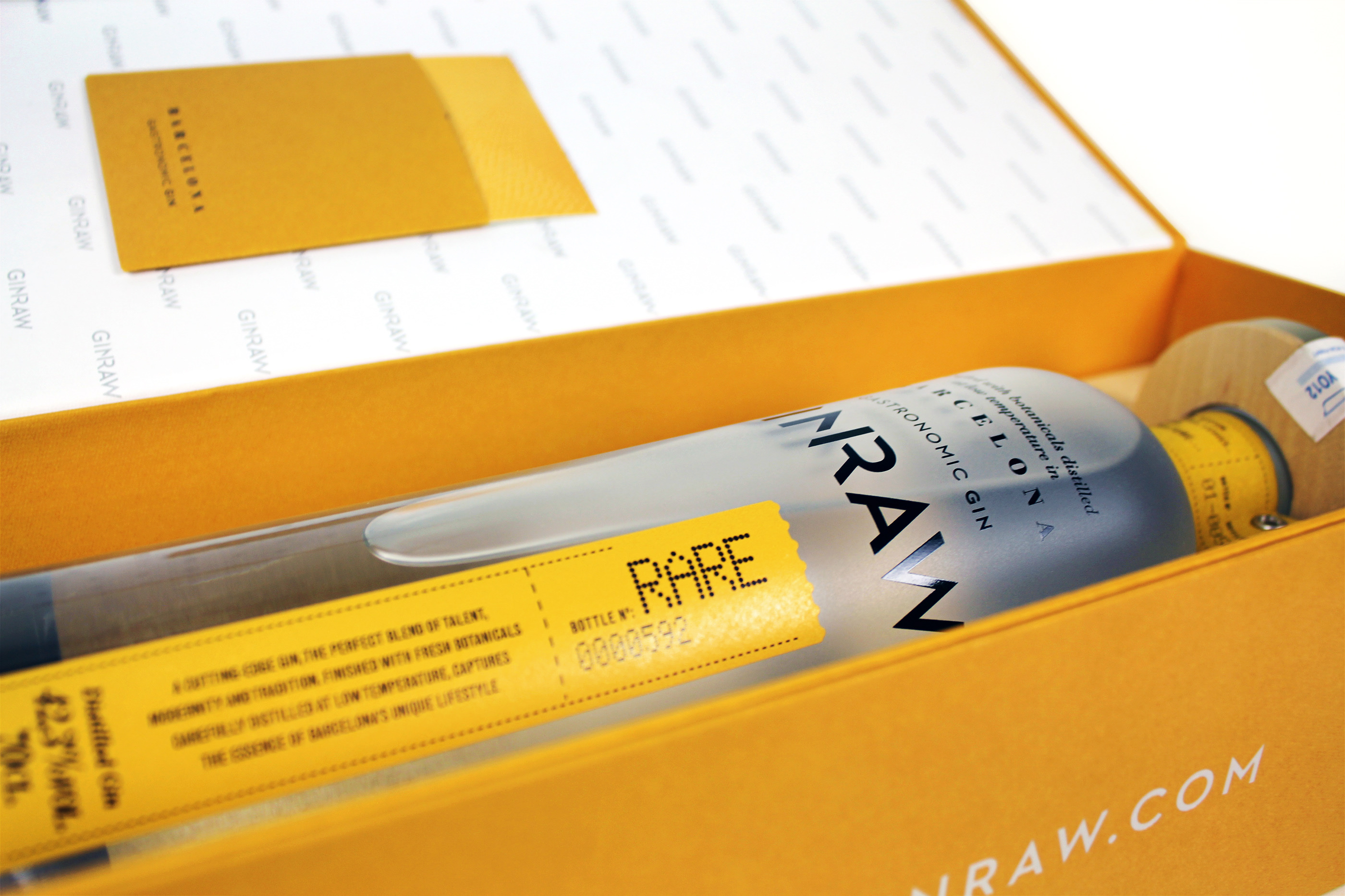 ginraw gin bottle design barcelona luxury Packaging