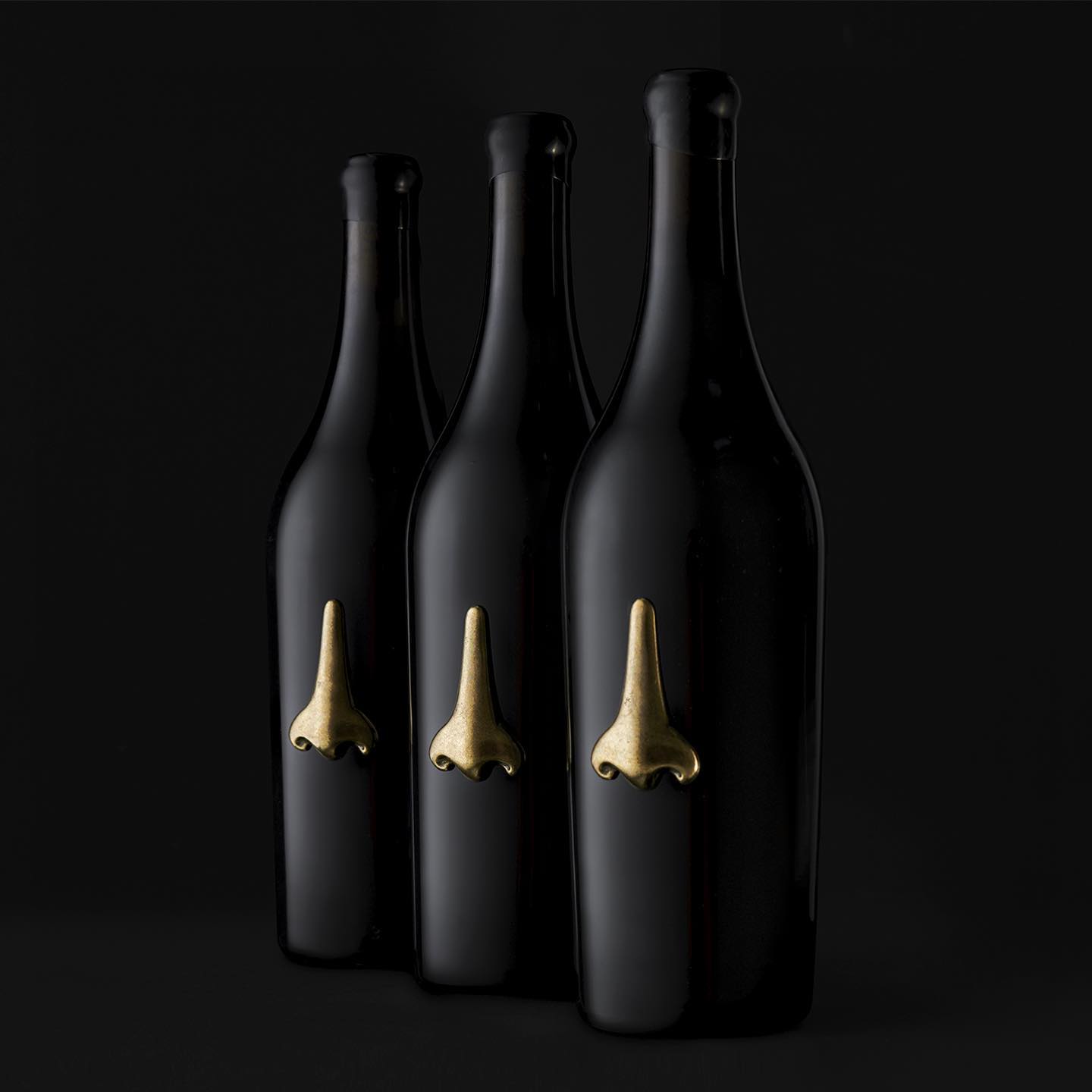 Nuevo proyecto de branding, naming y diseño para una colección de vinos de autor. Un proyecto que recoge una visión muy personal y propone un universo simbólico narrativo y evocador. \\n \\n@denarizwine by @pedromartinez_denariz \\n\\n#Wine  #design #packaging #branding #naming #vino #denariz #winelabel #winedesign #maba