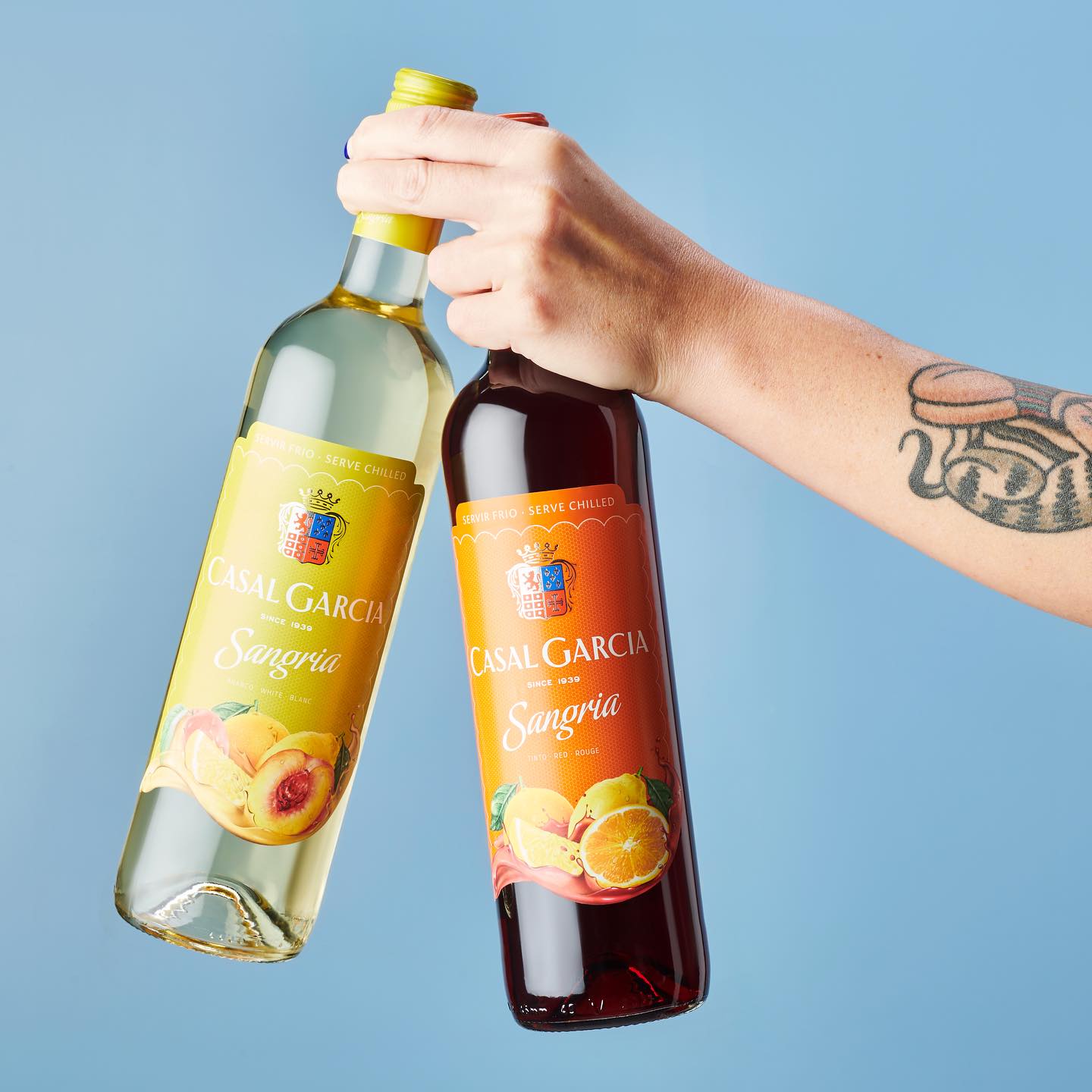 Photo shared by MABA on October 03, 2023 tagging @bea_maba, @miguelangel_maba, @casal_garcia, @estudiomaba, and @aveledawines. May be an image of wine and text that says 'SERVE SERVIRFRIO SERVE CHILLED CASALGARCIA CASAL GARCIA Sangria หีีี CASAL GARCIA Sangria .ROUGE MORE'.