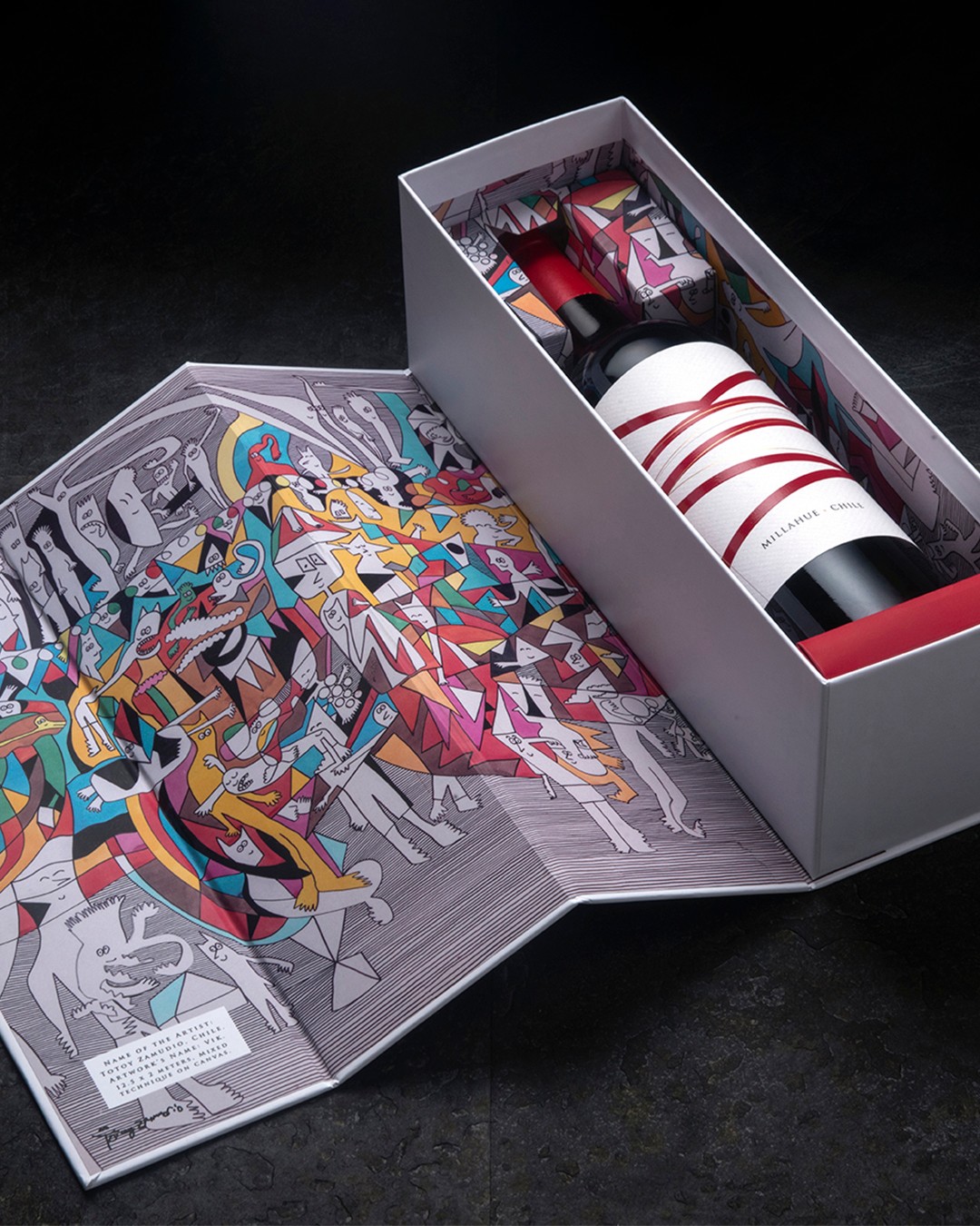 Trabajar con packaging es un arte, pero si agregamos la colaboración exclusiva del artista chileno @totoyzamudio, el cuerpo de un vino VIK y el diseño único de JVD Estudio da como resultado un vino ícono, una expresión de arte que se disfruta a cada segundo.\\n\\nDiseño para @vik_wine