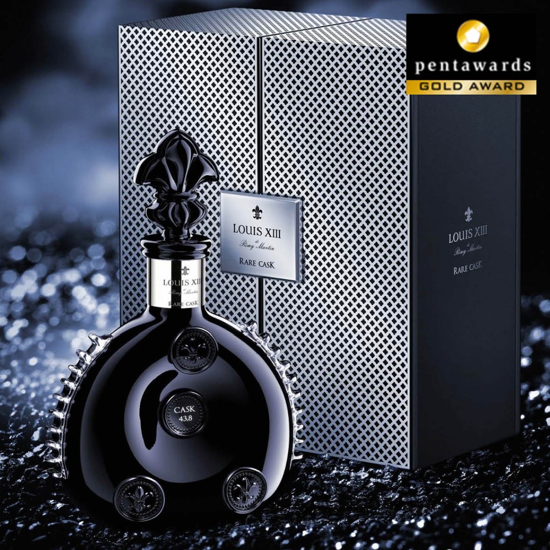 Photo by Betcdesign on October 12, 2023. May be an image of fragrance, bottle, perfume and text that says 'pentawards GOLD AWARD LOUIS LOUISXII XIII Martin RARE CASK uIS CASK CASK 43.8'.