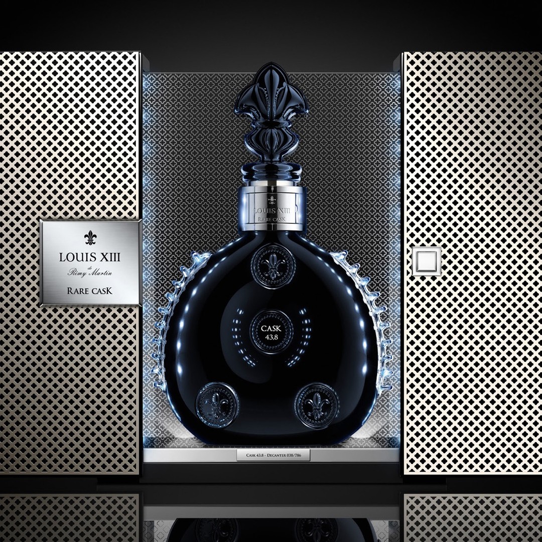Photo by Betcdesign on October 12, 2023. May be an image of fragrance, perfume, flask and text.